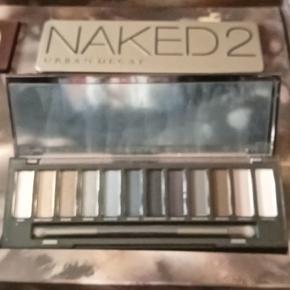 URBAN DECAY NAKED EYESHADOW VAULT - Picture 13 of 13